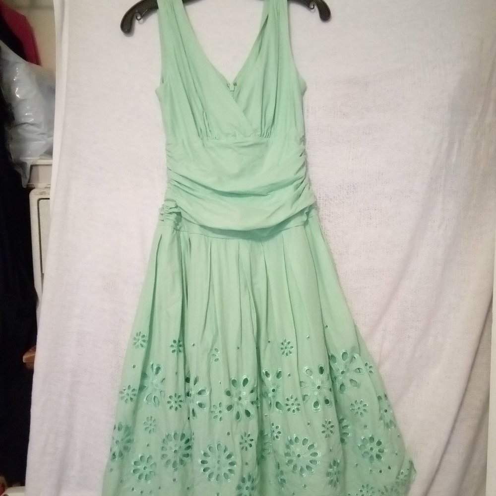 Sundress sixe 6. SL Fashions beautiful and comfortable light green sun dress .